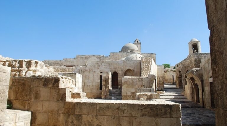 Lee más sobre el artículo Música, Oriente y Amor: reseña de ‘Brújula’, de Mathias Énard