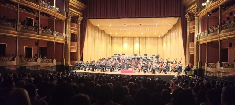 Lee más sobre el artículo Crónica: Concierto inaugural de la OFJ. Primeras veces.