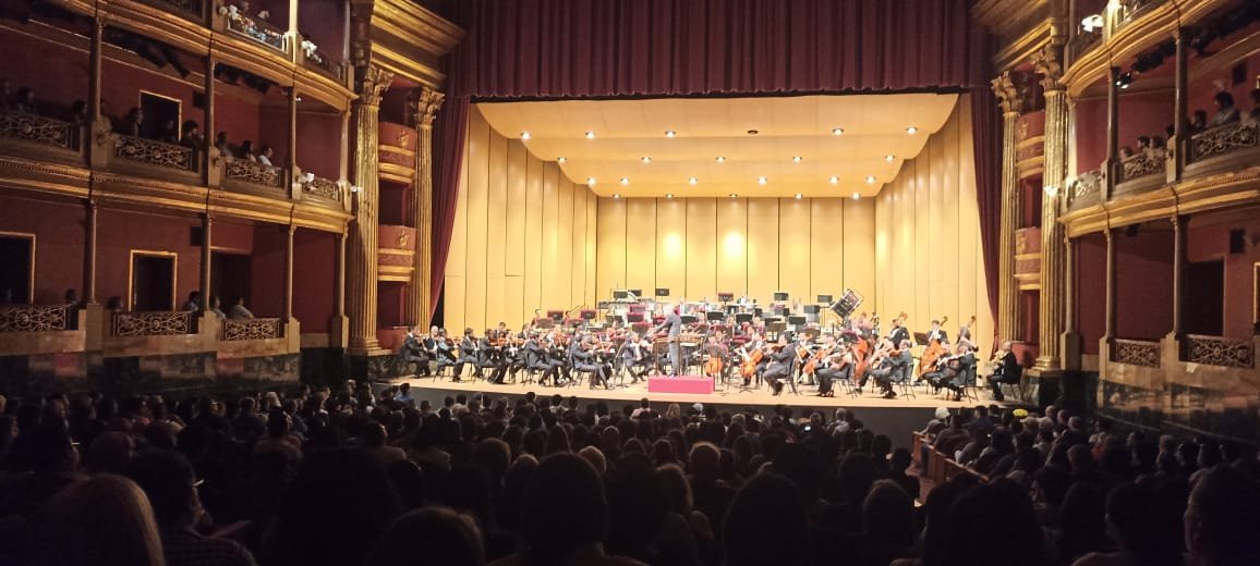 En este momento estás viendo Crónica: Concierto inaugural de la OFJ. Primeras veces.